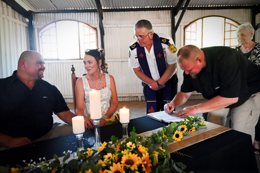 Wedding ceremony by Dr. Gerrit Rademeyer in Madibeng